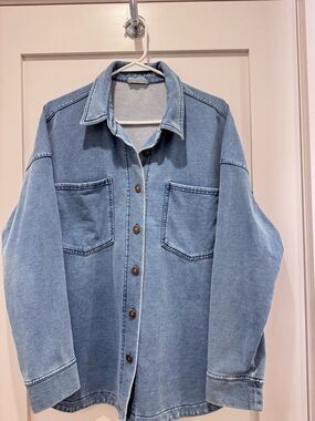 Urban Daizy 
Soft shirt jacket
Medium
Blue